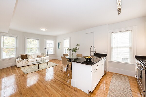 4 Osgood St, Unit 2 in Somerville, MA - Foto de edificio