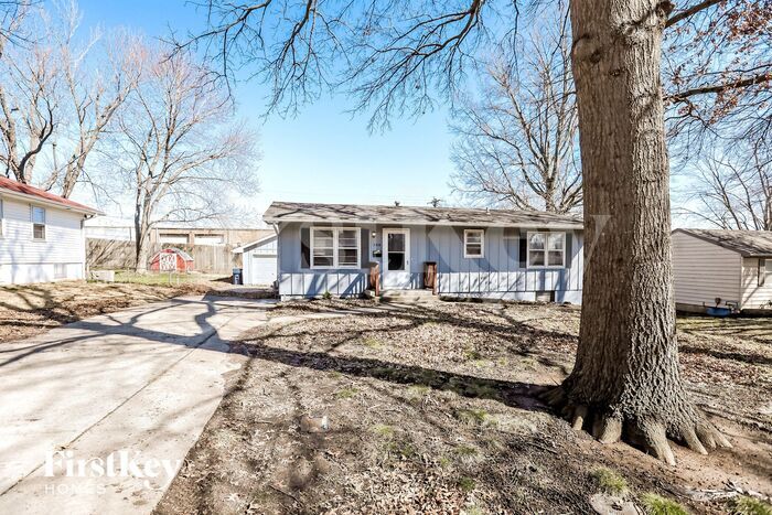 308 SW 7th Terrace in Blue Springs, MO - Building Photo