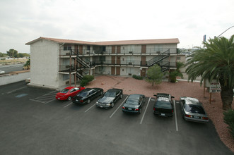 Koval Apartments in Las Vegas, NV - Building Photo - Building Photo