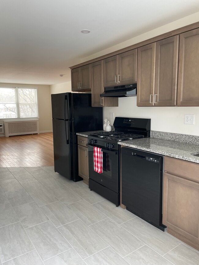 123 Gallagher Rd in Wayne, PA - Foto de edificio - Building Photo