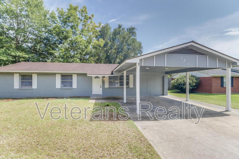 1311 Poplar Ave in Gulfport, MS - Building Photo
