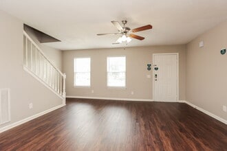 222 Hermitage Dr in Smyrna, TN - Foto de edificio - Building Photo