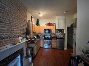 927 N Calvert St, Unit 2F in Baltimore, MD - Foto de edificio - Building Photo
