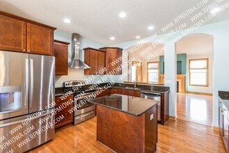 547 82nd St in West Des Moines, IA - Foto de edificio - Building Photo