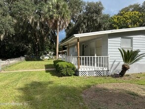 1104 Harmony Dr N in Jacksonville, FL - Foto de edificio - Building Photo