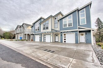 209 Cloverdale Rd in Kalama, WA - Building Photo - Building Photo
