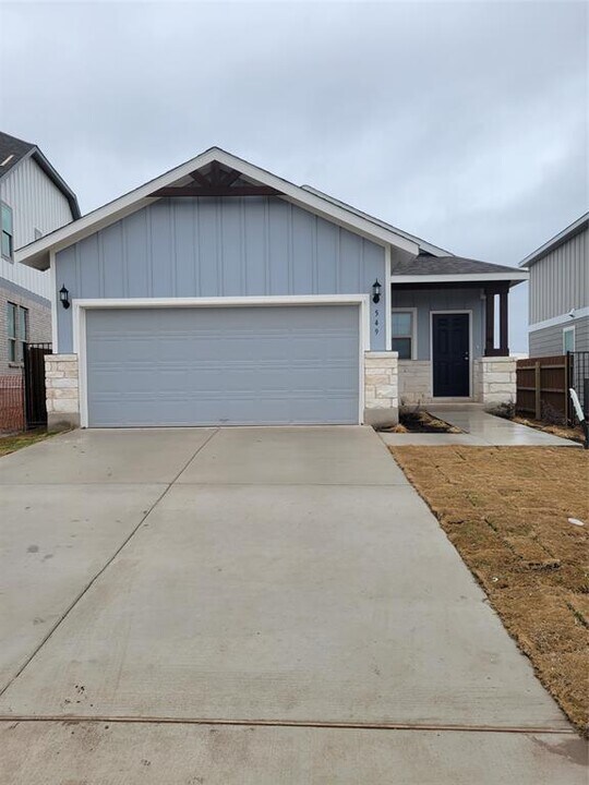 549 Pickrell Lp in Liberty Hill, TX - Building Photo