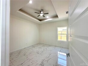 11 Selena St in Mission, TX - Foto de edificio - Building Photo