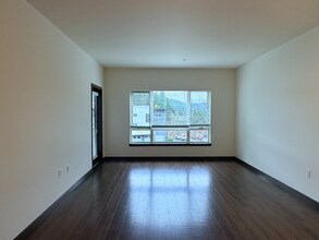 580 8th Ave NE in Issaquah, WA - Foto de edificio - Building Photo