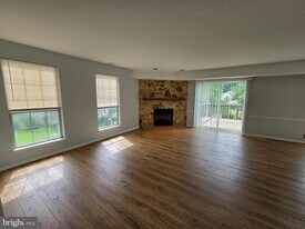 1722 McNelis Dr in Southampton, PA - Building Photo