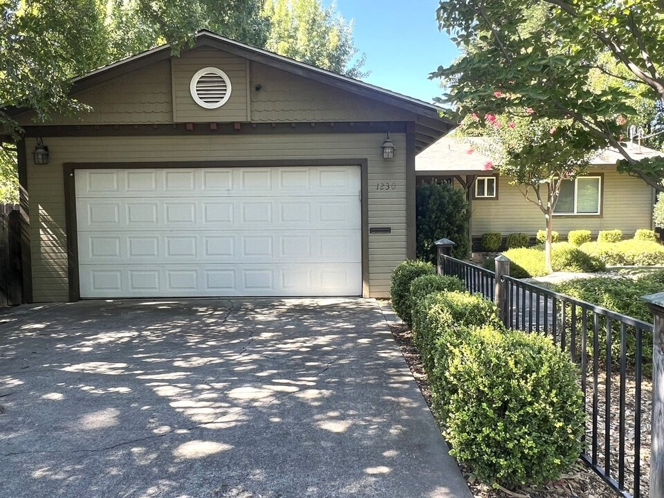 1230 Bidwell Ave in Chico, CA - Building Photo