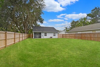 6192 S Main St in Hastings, FL - Foto de edificio - Building Photo