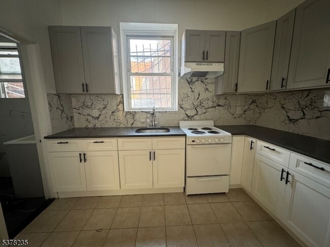 275 Main St in Paterson, NJ - Building Photo - Building Photo