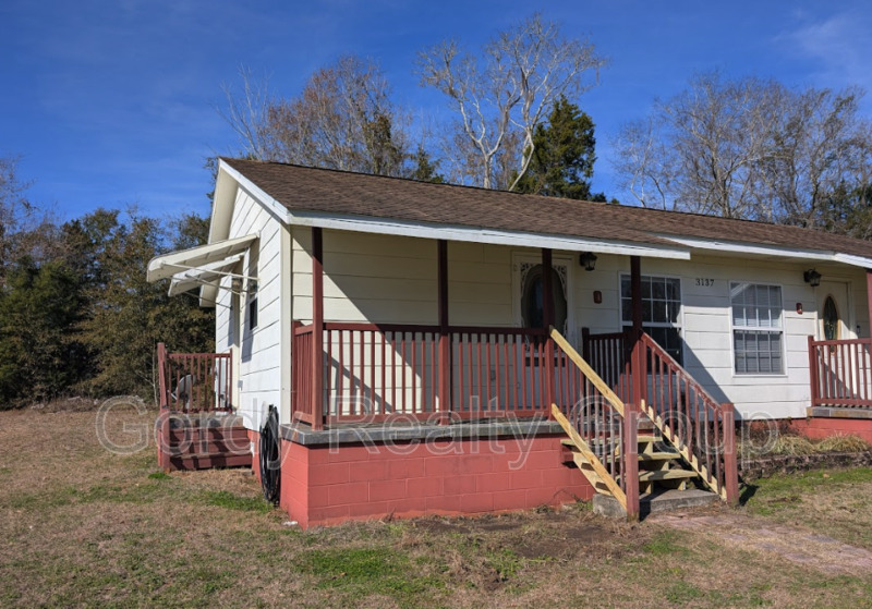 3137 Redbud Ln in Marianna, FL - Building Photo