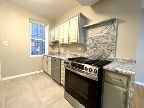 4324 N Hoyne Ave, Unit 1N in Chicago, IL - Building Photo - Building Photo