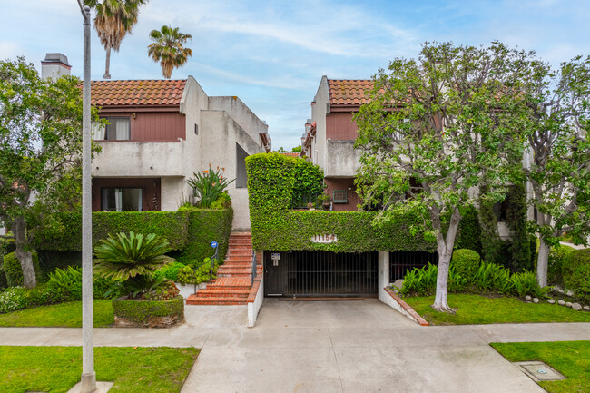 11154 Huston ST in North Hollywood, CA - Foto de edificio - Building Photo