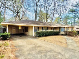 535 Larkin Ln in Montgomery, AL - Building Photo