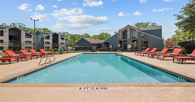 Hollytree Apartments in Tyler, TX - Foto de edificio - Building Photo