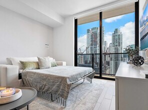 398 NE 5th St in Miami, FL - Foto de edificio - Building Photo