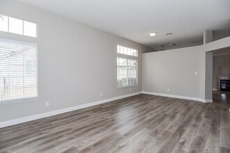 806 Zinnia Cir in Henderson, NV - Building Photo - Building Photo