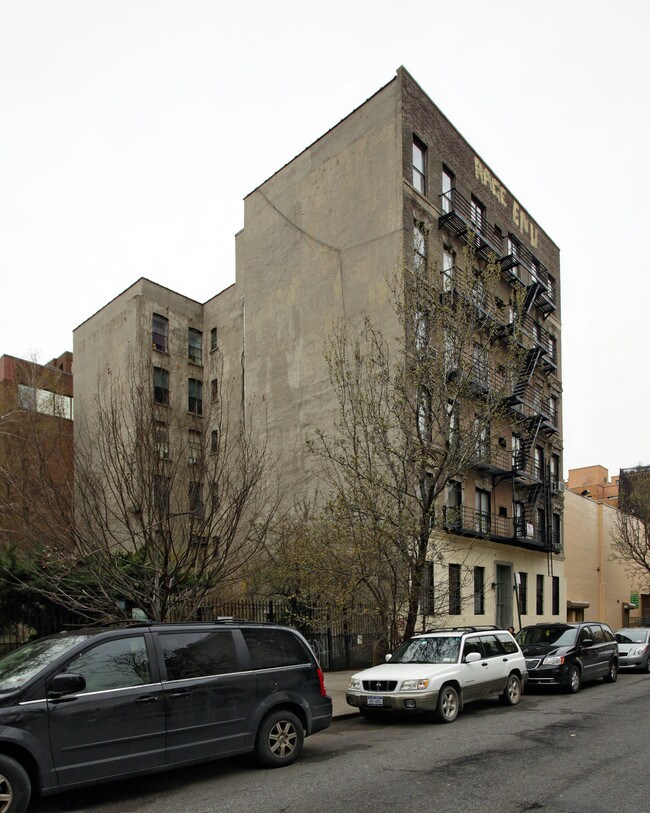 310 E Fourth St in New York, NY - Building Photo - Building Photo