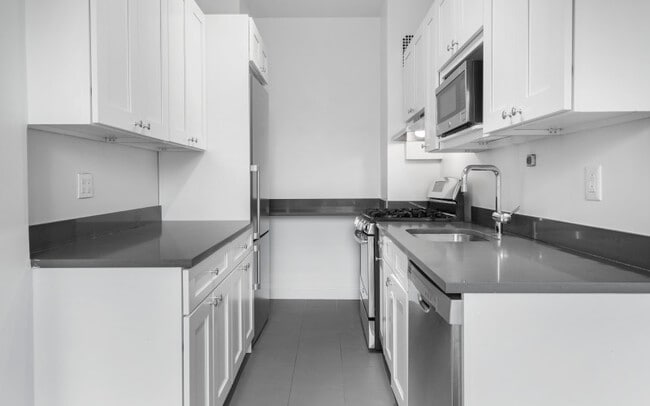 12 East 86th St in New York, NY - Building Photo - Building Photo