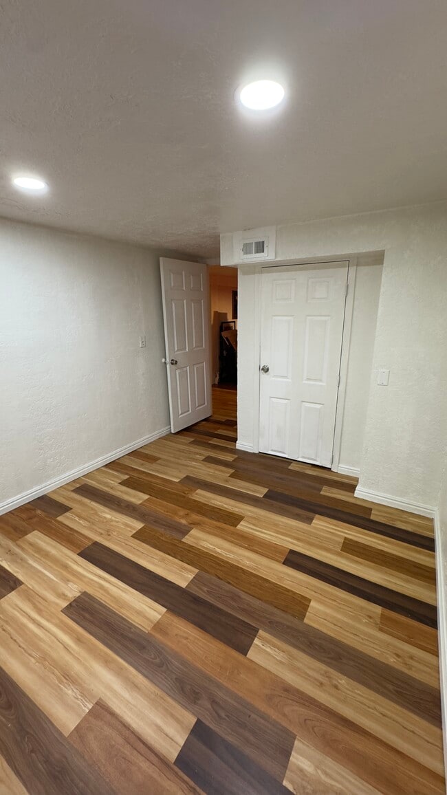 726 Logan Ave S, Unit 726 B in Salt Lake City, UT - Foto de edificio - Building Photo