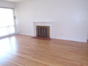 128 Newton St in Hayward, CA - Building Photo - Building Photo