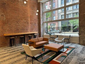 1 Brookings Dr in St. Louis, MO - Foto de edificio - Building Photo