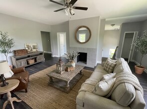 1000 W Gandy St in Denison, TX - Building Photo - Building Photo