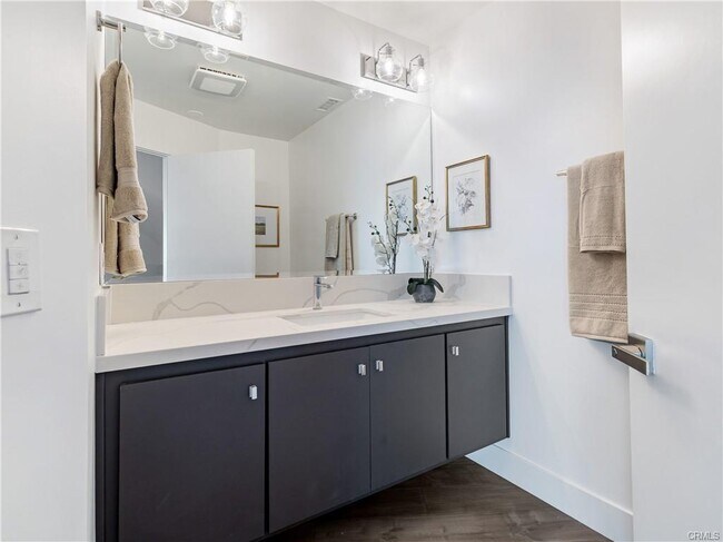 2287 Sunset Plaza Dr in Los Angeles, CA - Building Photo - Building Photo