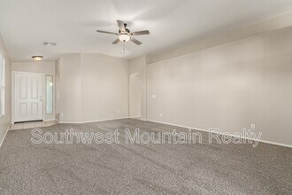 1098 W Oak Tree Ln in San Tan Valley, AZ - Building Photo - Building Photo