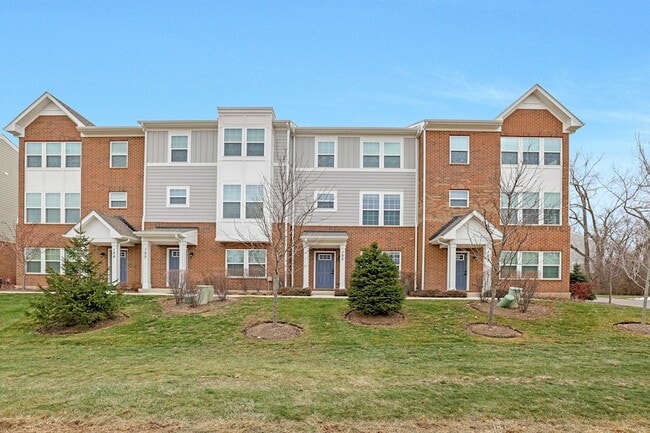 155 Canterbury Way in Lake Zurich, IL - Foto de edificio - Building Photo