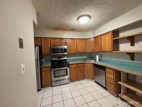 62 Colleen Ct in Kendall Park, NJ - Building Photo - Building Photo