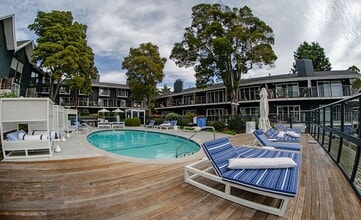 The Cove at Tiburon in Tiburon, CA - Foto de edificio - Building Photo