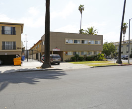 4267-4269 W 4th St in Los Angeles, CA - Building Photo - Building Photo