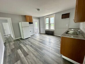 112 Charles St in Waterbury, CT - Building Photo - Building Photo