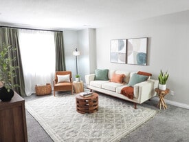 Lake View Shores Apartments in Maumee, OH - Building Photo