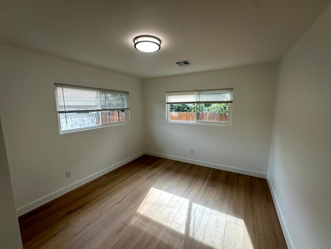 836 W Olive Ave, Unit B in Monrovia, CA - Building Photo - Building Photo