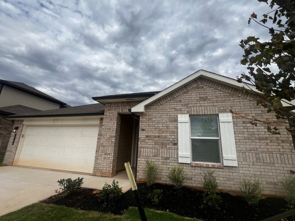 2765 Alice Wy in Yukon, OK - Building Photo