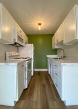 65 Kirkland Ave, Unit 214 in Kirkland, WA - Building Photo - Building Photo