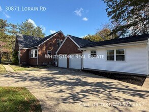 30871 Lorain Rd in North Olmsted, OH - Foto de edificio - Building Photo