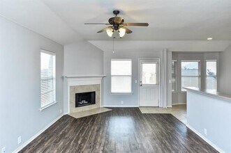 125 Fallen Rock Dr in Waxahachie, TX - Building Photo - Building Photo