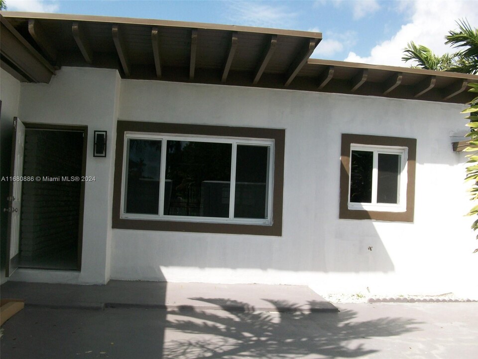 10330 NW 2nd Ave in Miami Shores, FL - Foto de edificio