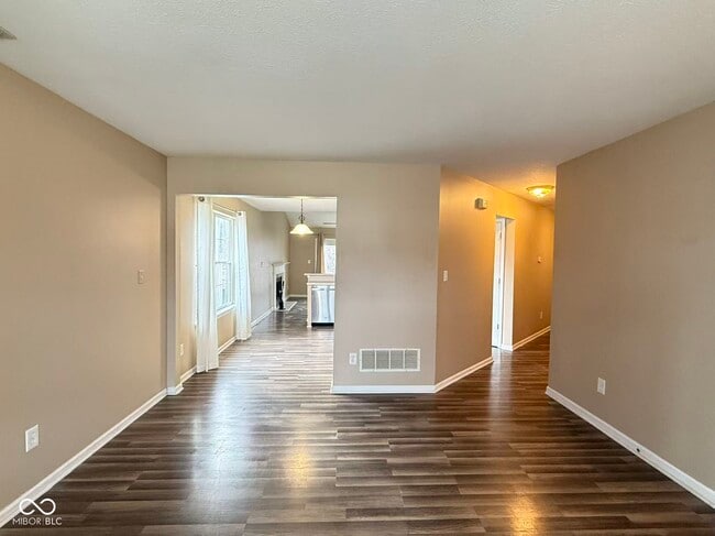 7006 Long Run Dr in Indianapolis, IN - Building Photo - Building Photo