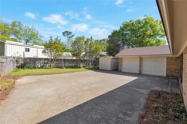 1817 Lincolnshire Dr in Bedford, TX - Foto de edificio - Building Photo