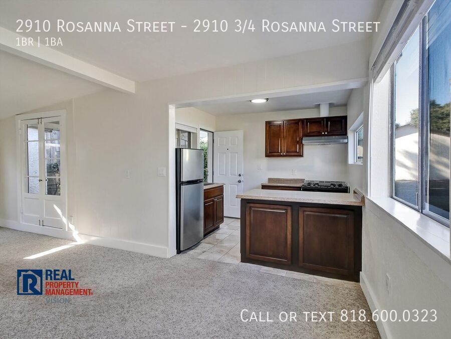2910 Rosanna St in Los Angeles, CA - Building Photo