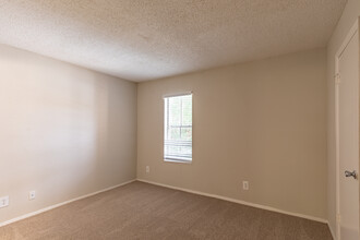 Peaks at Universal City in Universal City, TX - Building Photo - Interior Photo