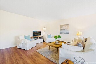 2550 Thorndyke Ave W in Seattle, WA - Foto de edificio - Building Photo