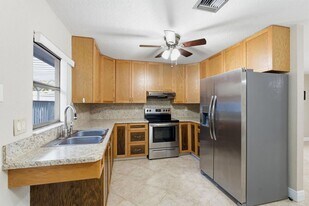 2545 Conroy Dr in West Palm Beach, FL - Building Photo